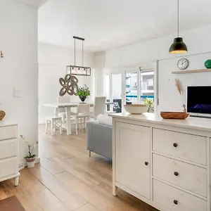 Getaway W/ Big Balcony By Lovelystay Apartment