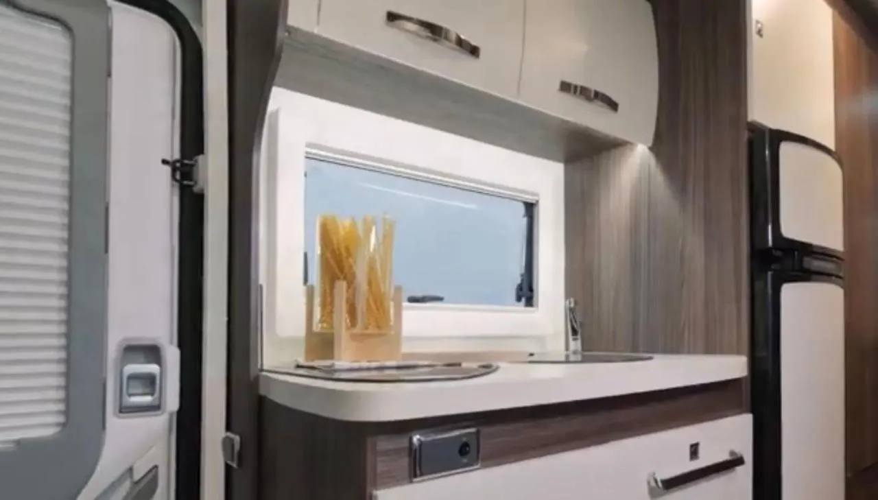 Отель Portugals Infinity - Autocaravana Luxo Фару Ботель